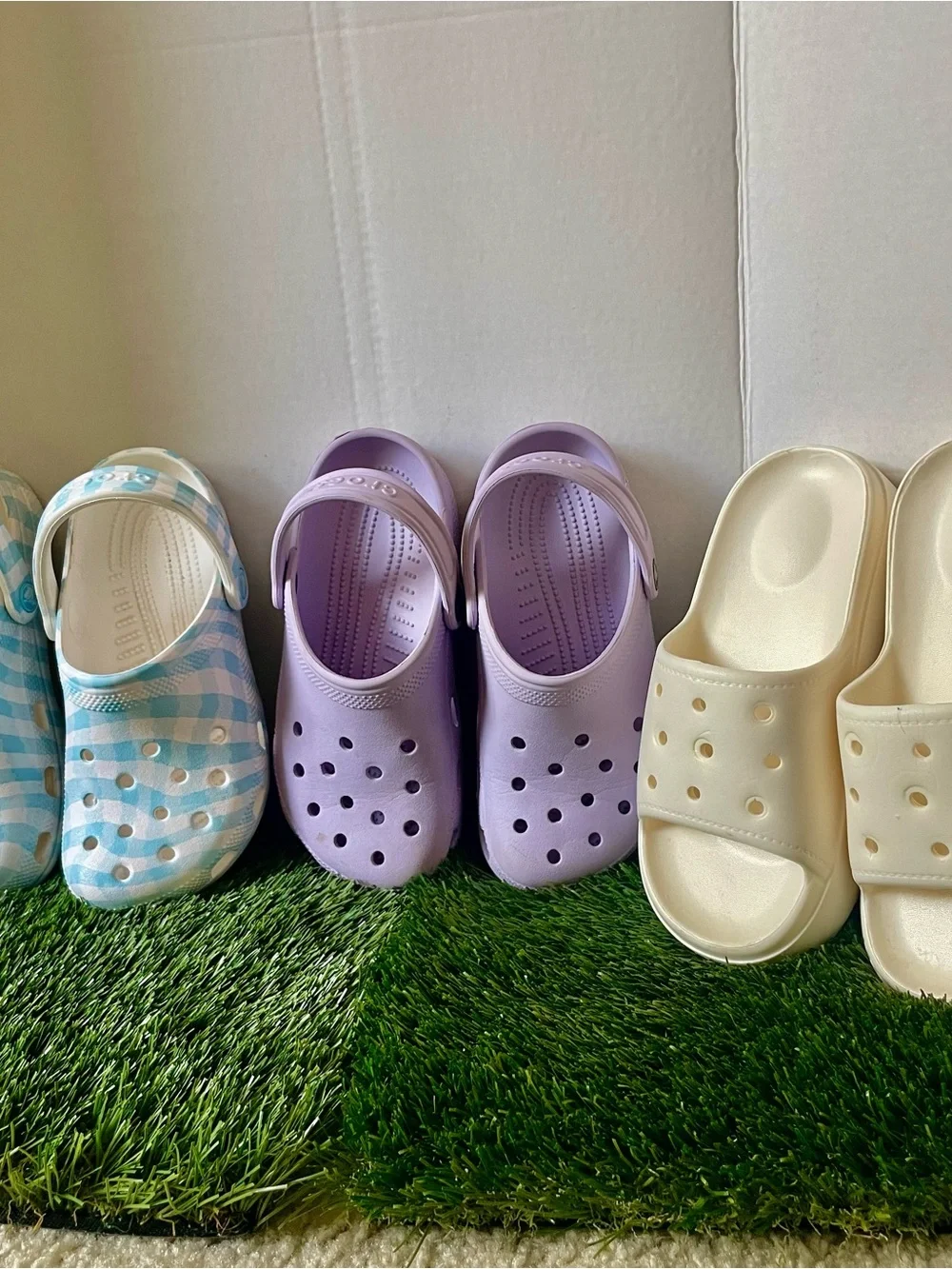Crocs Lot of 3 Kids & Women’s Classic Clogs Slides Gingham Lavender White J4 W6